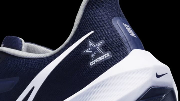 You're going to love these Dallas Cowboys Nike shoes