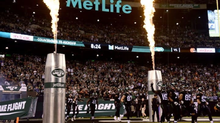 EAST RUTHERFORD, NEW JERSEY - SEPTEMBER 16: The New York Jets run on the field prior to their game against the Cleveland Browns at MetLife Stadium on September 16, 2019 in East Rutherford, New Jersey. (Photo by Emilee Chinn/Getty Images)