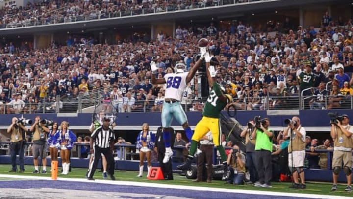 ARLINGTON, TX – OCTOBER 08: Dez Bryant #88 of the Dallas Cowboys jumps for a pass against Davon House #31 of the Green Bay Packers at AT&T Stadium on October 8, 2017 in Arlington, Texas. (Photo by Ronald Martinez/Getty Images)
