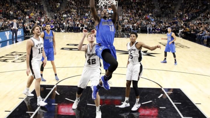 Nov 21, 2016; San Antonio, TX, USA; Dallas Mavericks shooting guard Justin Anderson (1) dunks the ball against the San Antonio Spurs during the second half at AT&T Center. Mandatory Credit: Soobum Im-USA TODAY Sports