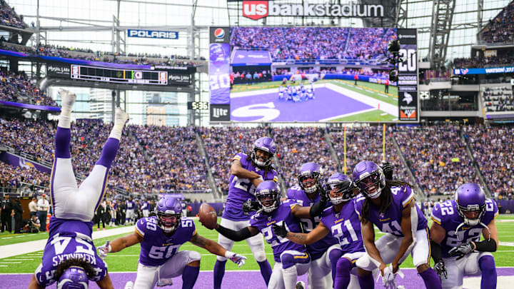 MINNEAPOLIS, MN - OCTOBER 13: Mackensie Alexander #20 of the Minnesota Vikings celebrates with teammates after intercepting the ball in the fourth quarter of the game against the Philadelphia Eagles at U.S. Bank Stadium on October 13, 2019 in Minneapolis, Minnesota. (Photo by Stephen Maturen/Getty Images)