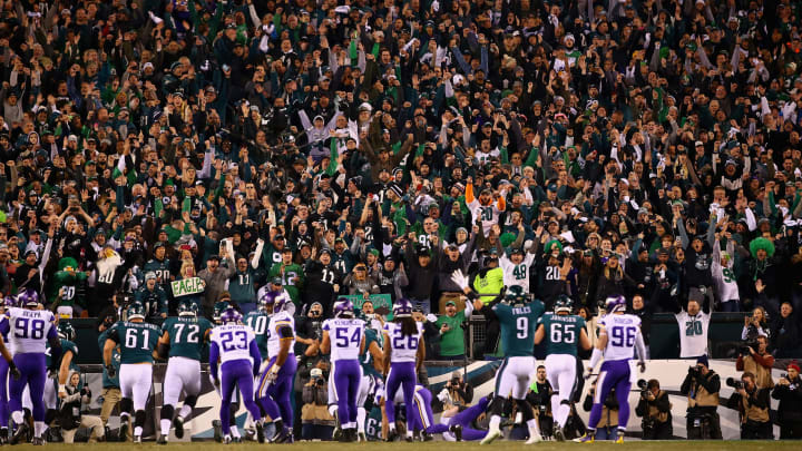 PHILADELPHIA, PA - JANUARY 21: Fans celebrate the touchdown by LeGarrette Blount #29 of the Philadelphia Eagles during the second quarter against the Minnesota Vikings in the NFC Championship game at Lincoln Financial Field on January 21, 2018 in Philadelphia, Pennsylvania. (Photo by Mitchell Leff/Getty Images)