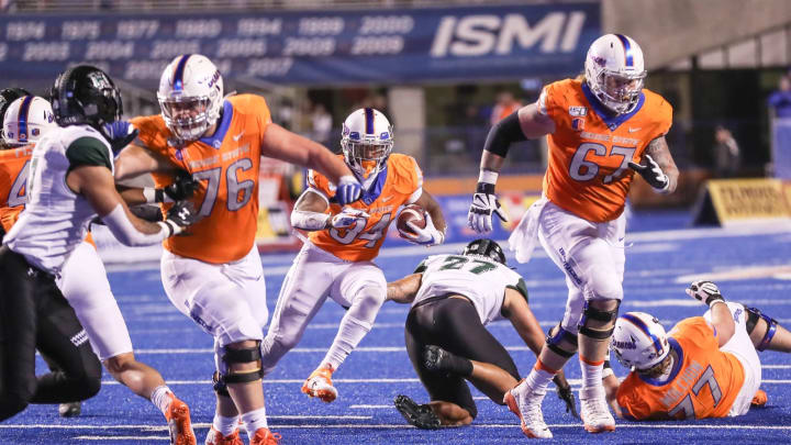 Offensive lineman Ezra Cleveland #76 of the Boise State Broncos (Photo by Loren Orr/Getty Images)