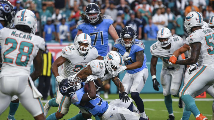 MIAMI, FL – SEPTEMBER 09: Dion Lewis #33 of the Tennessee Titans rushes in for a touchdown during the fourth quarter against the Miami Dolphins at Hard Rock Stadium on September 9, 2018 in Miami, Florida. (Photo by Mark Brown/Getty Images)