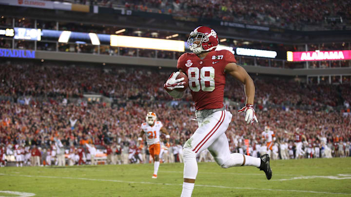 Jan 9, 2017; Tampa, FL, USA; Alabama Crimson Tide tight end O.J. Howard (88) catches a 68 yard touchdown pass against the Clemson Tigers during the third quarter in the 2017 College Football Playoff National Championship Game at Raymond James Stadium. Mandatory Credit: Matthew Emmons-USA TODAY Sports