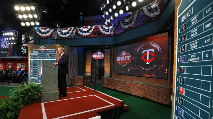SECAUCUS, NJ – JUNE 5: Commissioner Allan H. Bud Selig announces the fifth overall pick of Nick Gordon by the Minnesota Twins during the MLB First-Year Player Draft at the MLB Network Studio on June 5, 2014 in Secacucus, New Jersey. (Photo by Rich Schultz/Getty Images)