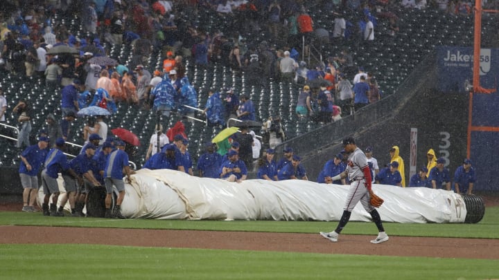 NEW YORK, NEW YORK - JUNE 29: The game between the New York Mets and the Atlanta Braves is delayed in the second inning at Citi Field on June 29, 2019 in New York City. (Photo by Al Bello/Getty Images)