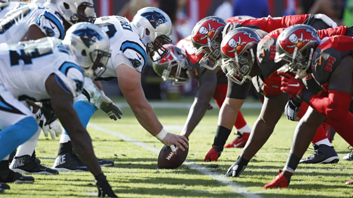 TAMPA, FL – JANUARY 01: Carolina Panthers face off at the line of scrimmage against the Tampa Bay Buccaneers during the game at Raymond James Stadium on January 1, 2017 in Tampa, Florida. The Buccaneers defeated the Panthers 17-16. (Photo by Joe Robbins/Getty Images) *** Local Caption ***