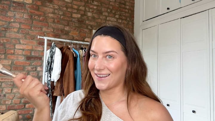 Raeann Langas Opens Up About Pressure to ‘Show Up’ for Curvy Women Raeann Langas Opens Up About Pressure to ‘Show Up’ for Curvy Women