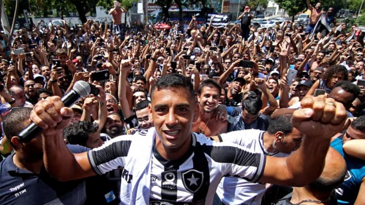 Diego Souza completou quadra após fechar com o Botafogo