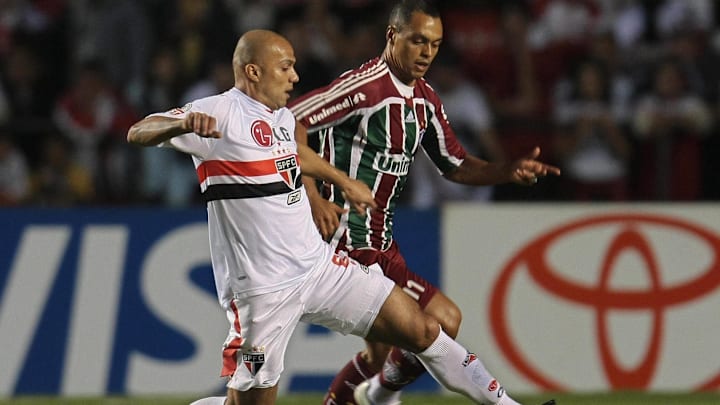 Brazilian Fluminense player Dodo (R) vie