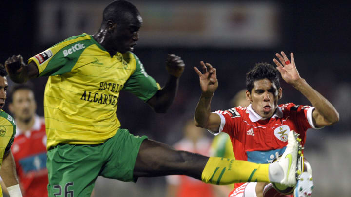 Naval's French defender Kevin Gomis (L)