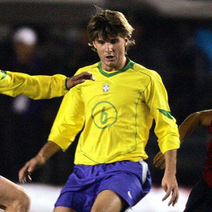 Brazilian players Eduardo Gaspar (L) of