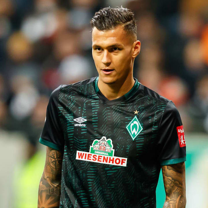 Kann er es mit den Schalker Verteidigern aufnehmen? - Davie Selke