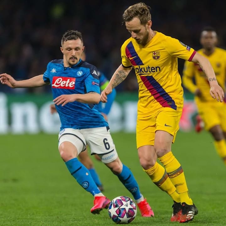 SSC Napoli v FC Barcelona - UEFA Champions League Round of 16: First Leg