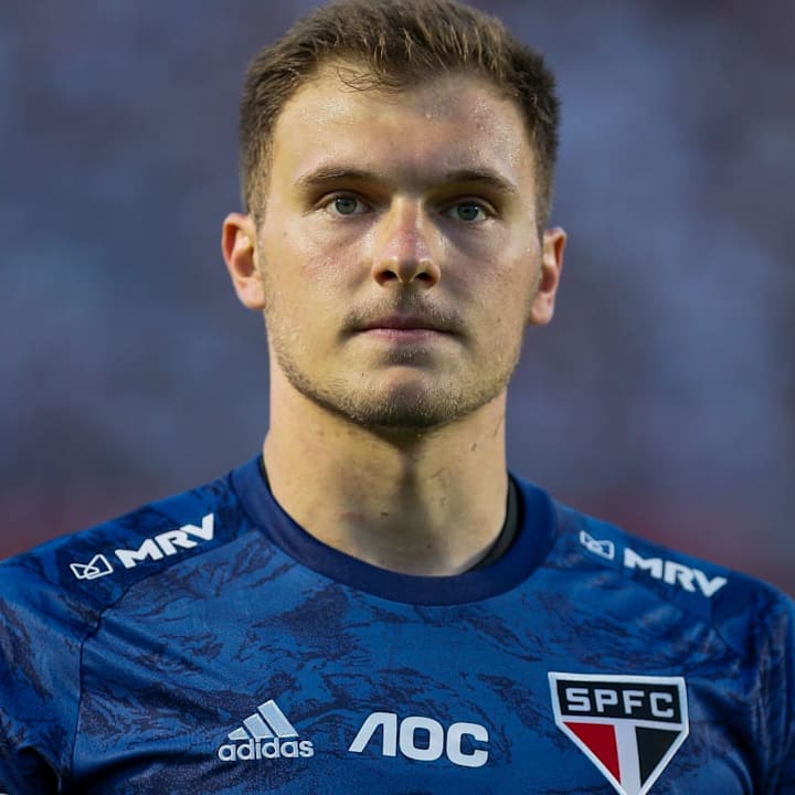 Goleiro Lucas Perri sofreu, recentemente, lesão no menisco
