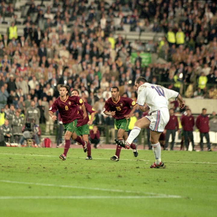 Zinedine Zidane scores