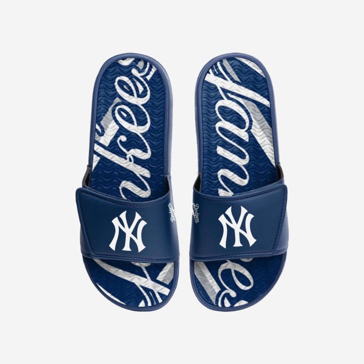 These New York Yankees gel slides are perfect for any die-hard fan.