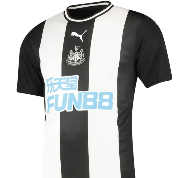 Newcastle United garde toujours ses couleurs traditionnelles.