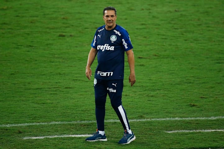 Luxa viu seu time perder a primeira no Brasileirão no meio da semana