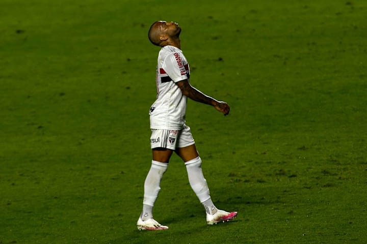 Crise financeira pressiona São Paulo a mudar postura no mercado.