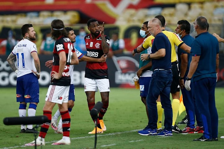 Gerson acusou Ramírez de racismo na partida entre Flamengo e Bahia. 