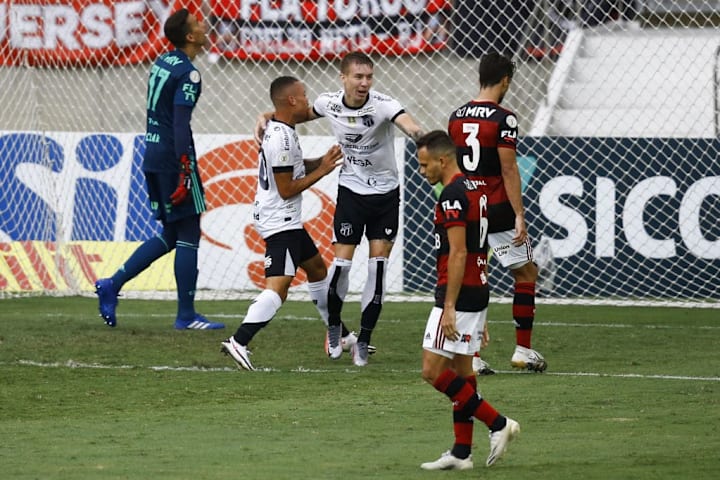 O Flamengo não sabe se defender. 