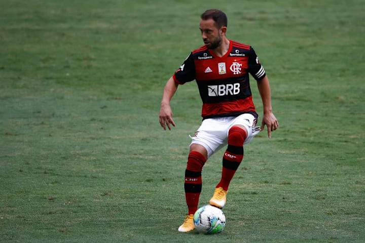 Everton Ribeiro destaca Renato Gaúcho e defende passagem ...