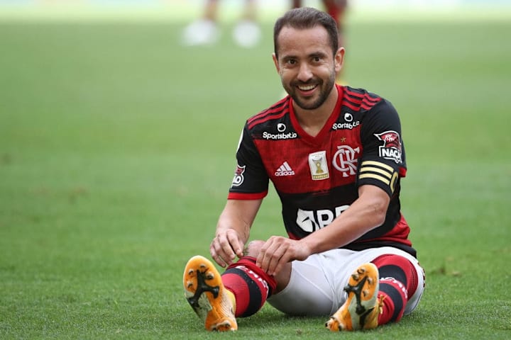 Flamengo tem vários desfalques por Seleções. Lesões, cansaço e outros fatores também ameaçam o clube na Copa do Brasil e na temporada.