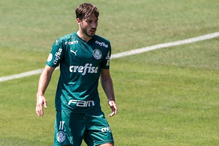 Matías Viña resolveu o problema da lateral esquerda do Palmeiras. 