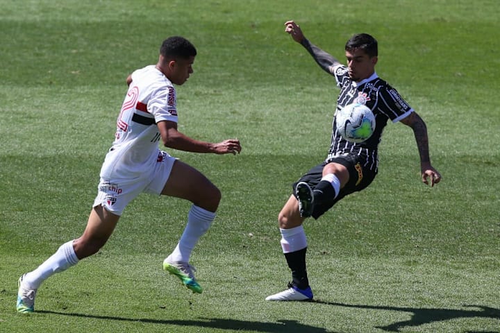 Fagner Corinthians Escalação Sylvinho Reforços