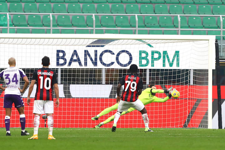 Dragowski para un rigore a Kessie