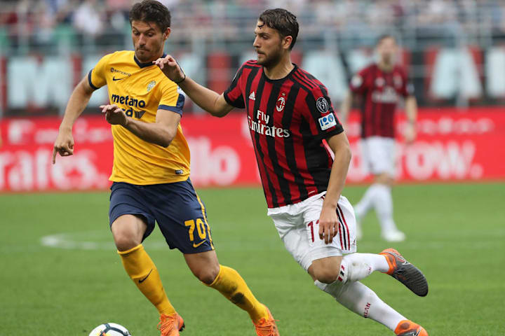 Locatelli con la maglia del Milan