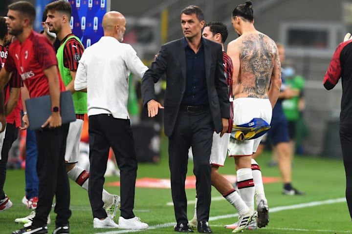 Maldini e mister Pioli (di spalle)