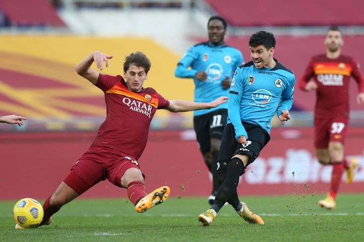 Farias scocca il tiro del 3-2