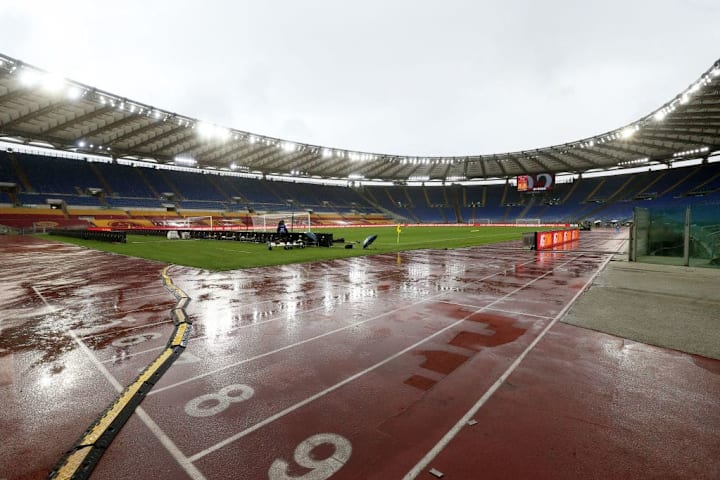 L'Olimpico sotto la pioggia nel pre gara