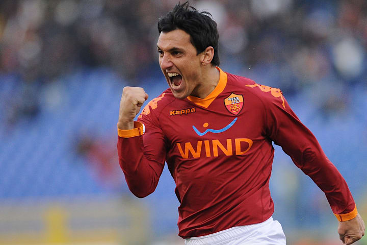 Burdisso con la maglia della Roma