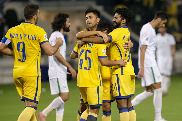 Jugadores del Al-Nassr celebran un gol.