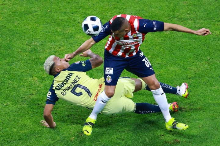 Roger Martínez, Sergio Flores