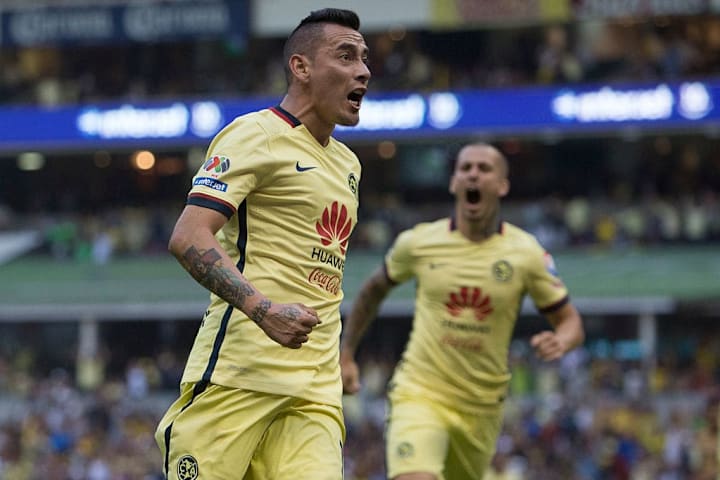 America v Pumas UNAM - Apertura 2015 Liga MX