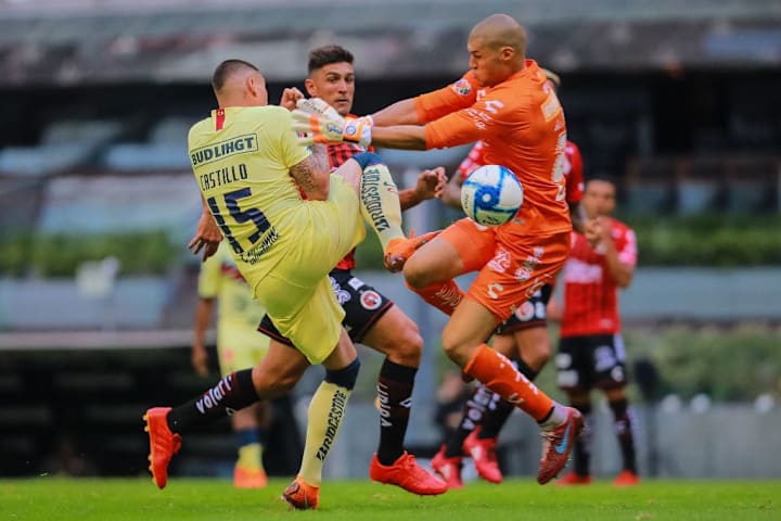 Nicolás Castillo se fracturó el peroné en la fecha 3 del Apertura 2019 frente a Xolos de Tijuana