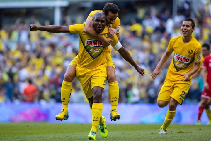 America v Toluca - Apertura 2013 Liga MX Playoffs