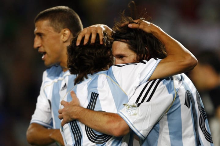 Argentinian Leo Messi (R), Pablo Aimar (...
