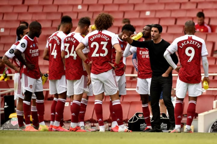 Mikel Arteta getting stuck into his side during a drinks break