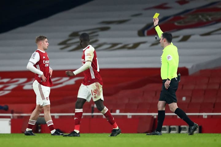 Keputusan awal wasit dibatalkan.