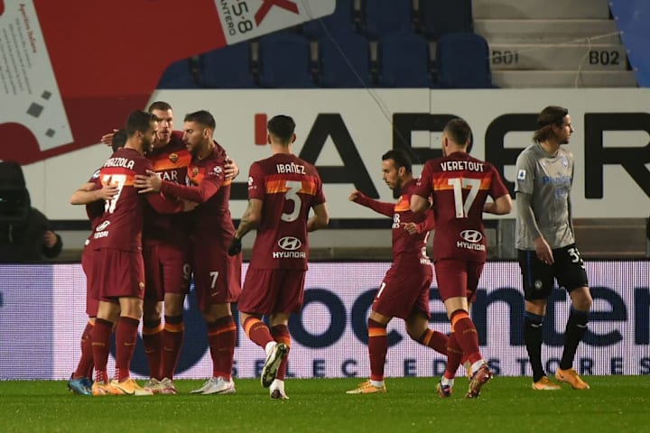 L'esultanza al gol di Dzeko