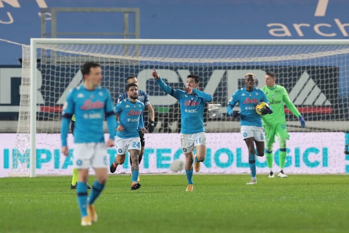 Jugadores del Napoli celebran un gol.