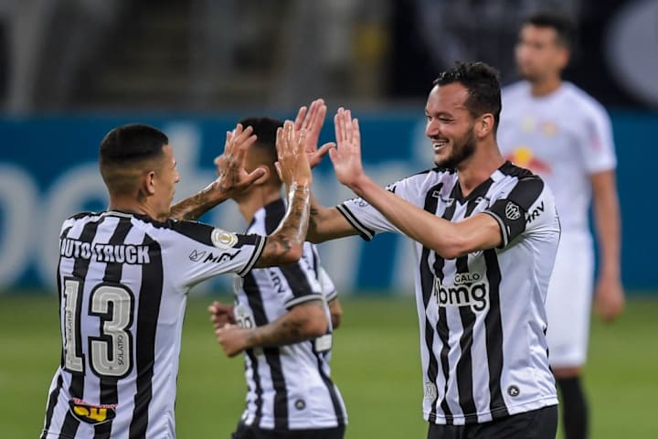 Time ainda lidera Brasileirão, mas está no radar do Inter