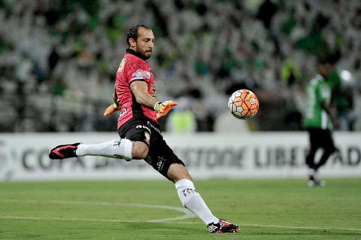 Atletico Nacional v Huracan - Copa Bridgestone Libertadores 2016