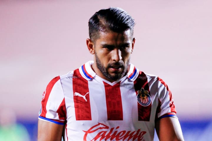 Miguel Ponche en un partido de las Chivas del Guadalajara.